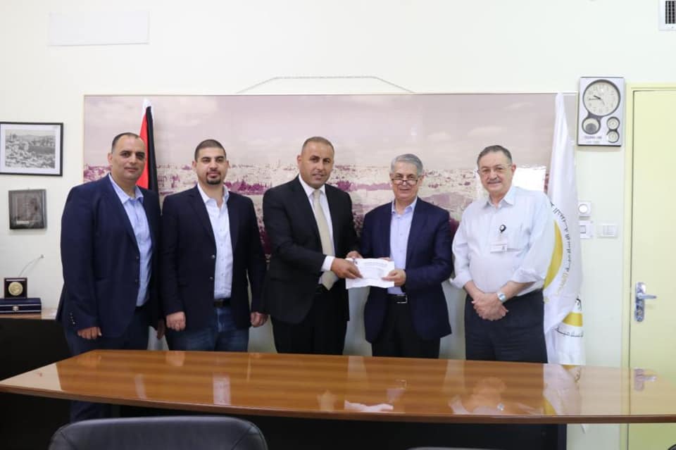 نقابة المحامين الفلسطينين تقدم مبلغ 50 الف دولار كدعم لمستشفى المقاصد و المطلع